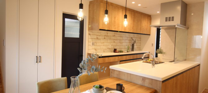 キッチンダイニング横並び